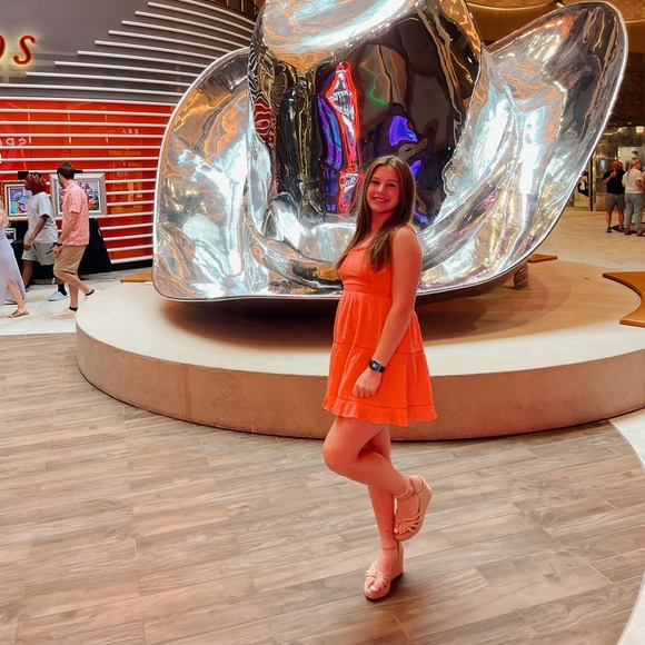 hi I’m maggie!! 🤍 - Picture 9 of 16